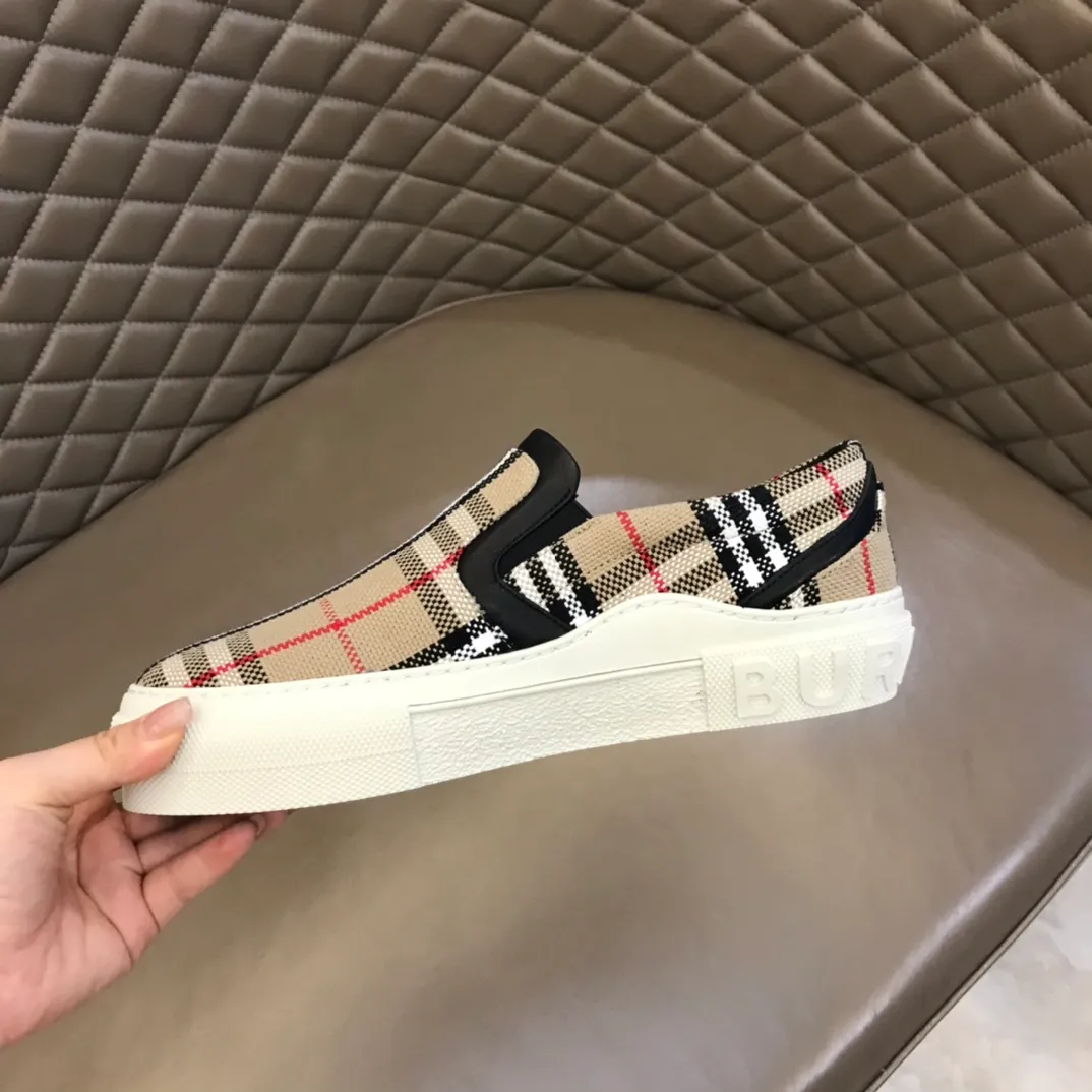 p360 "BURBERR*" Classic low-top sneakers, reinterpreted in Vintage checkered cotton material and decorated with a new brand logo. First-layer sheepskin lining, embossed Burberry logo on the heel, and original TPU outsole! Male 38-44 (45 46 customized)